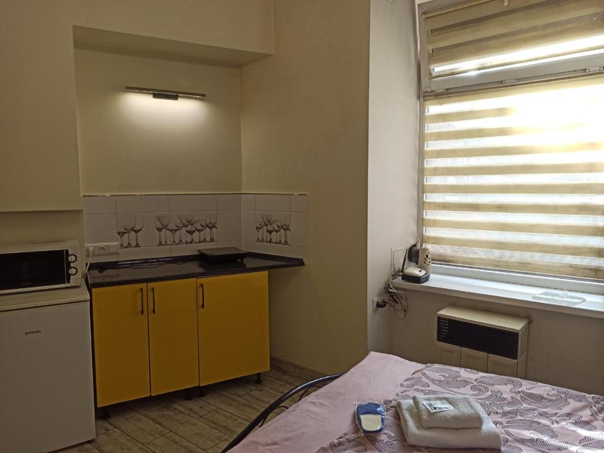 Smart Yellow Apartment-15 Хв Від Жд Вокзалу Lviv Dış mekan fotoğraf